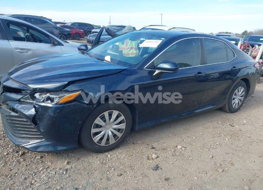 Photo 2 of 2019 Toyota Camry L (VIN 4T1B11HK6KU850756)