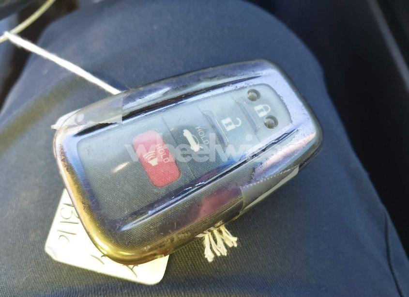 Photo 11 of 2018 Toyota Camry SE (VIN 4T1B11HK7JU015439)