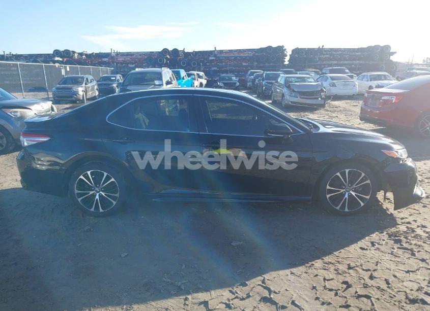 Photo 13 of 2018 Toyota Camry SE (VIN 4T1B11HK7JU015439)