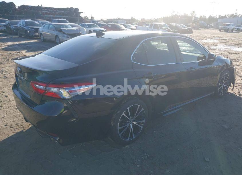 Photo 4 of 2018 Toyota Camry SE (VIN 4T1B11HK7JU015439)