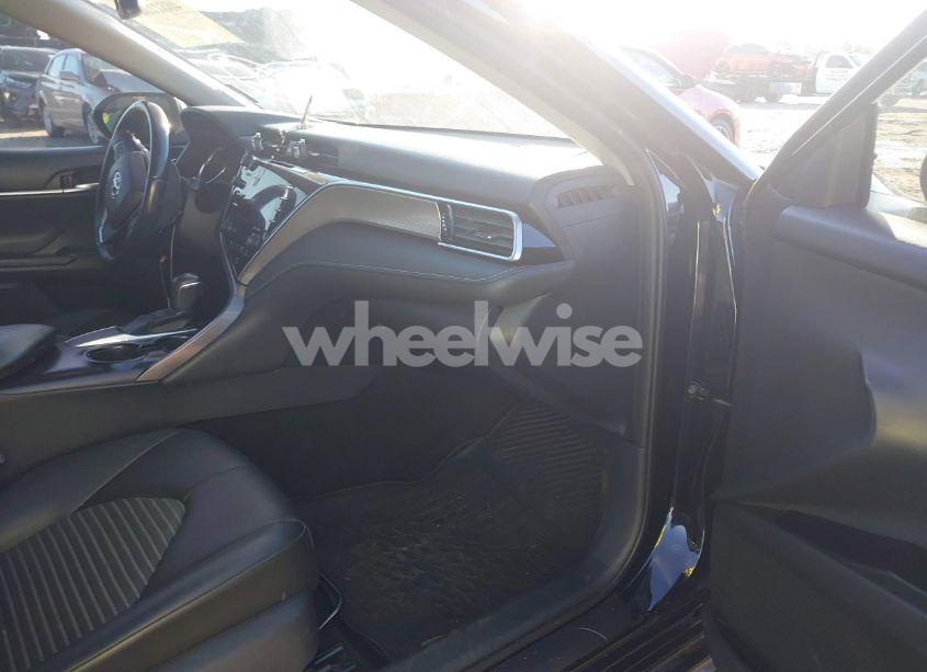 Photo 5 of 2018 Toyota Camry SE (VIN 4T1B11HK7JU015439)