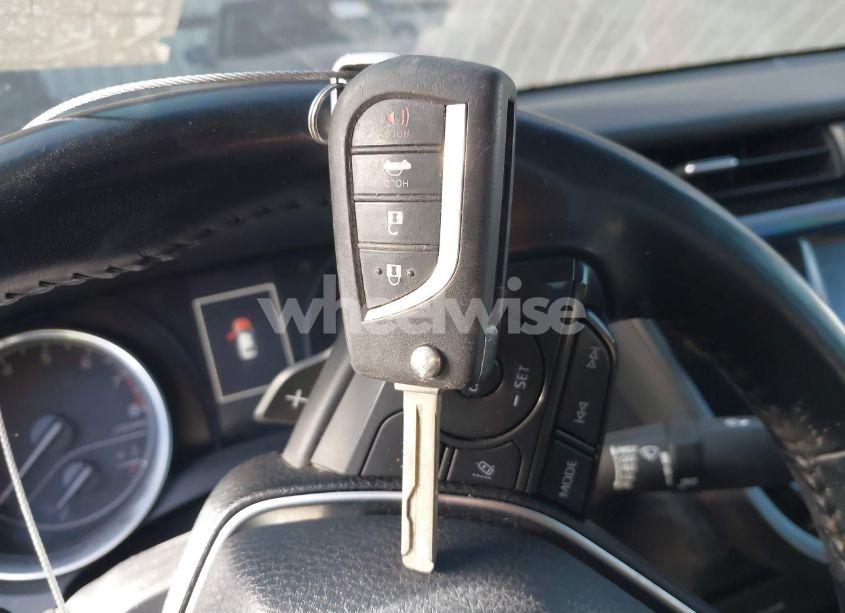 Photo 11 of 2018 Toyota Camry SE (VIN 4T1B11HK7JU018440)