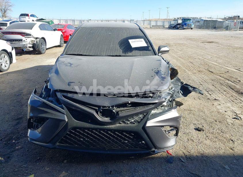 Photo 12 of 2018 Toyota Camry SE (VIN 4T1B11HK7JU018440)