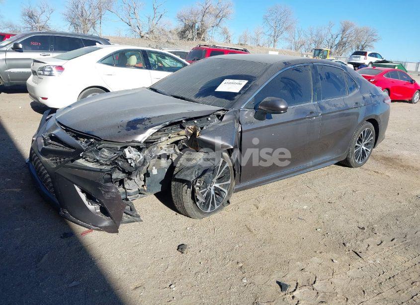 Photo 2 of 2018 Toyota Camry SE (VIN 4T1B11HK7JU018440)