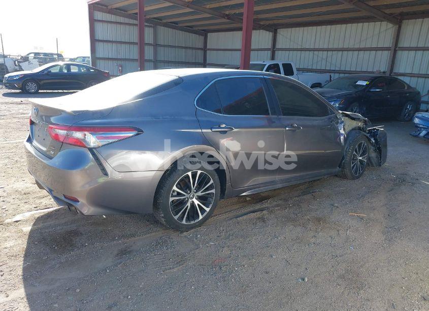 Photo 4 of 2018 Toyota Camry SE (VIN 4T1B11HK7JU018440)