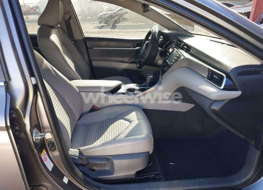 Photo 5 of 2018 Toyota Camry SE (VIN 4T1B11HK7JU018440)