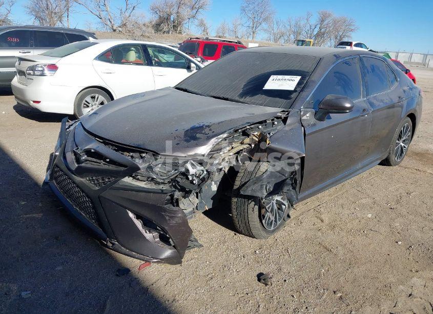 Photo 6 of 2018 Toyota Camry SE (VIN 4T1B11HK7JU018440)