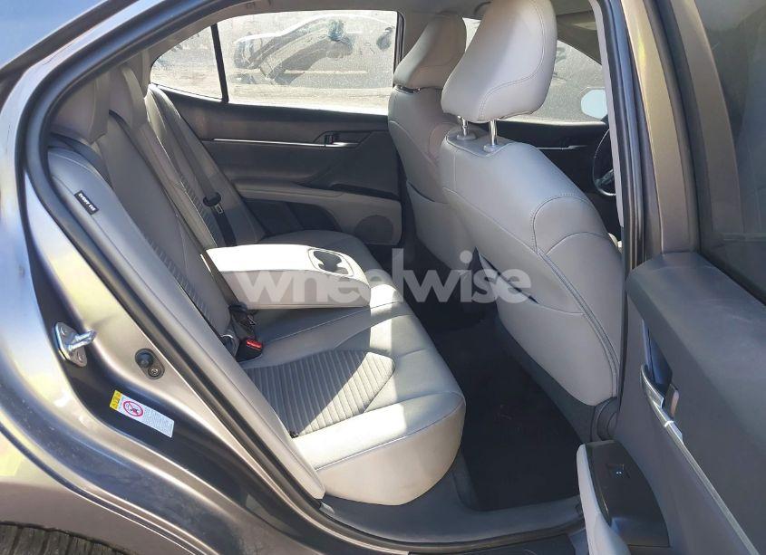 Photo 8 of 2018 Toyota Camry SE (VIN 4T1B11HK7JU018440)