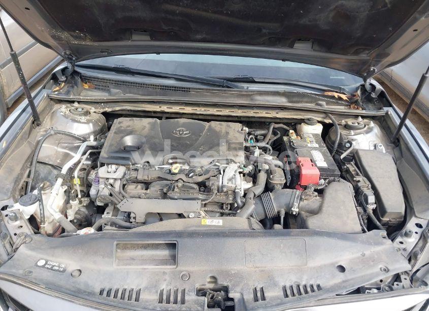 Photo 10 of 2018 Toyota Camry LE (VIN 4T1B11HK7JU019104)