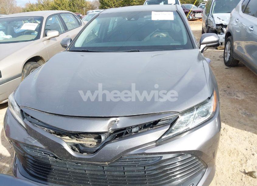 Photo 12 of 2018 Toyota Camry LE (VIN 4T1B11HK7JU019104)