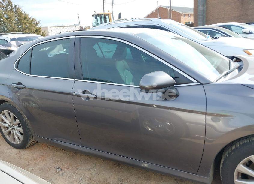 Photo 13 of 2018 Toyota Camry LE (VIN 4T1B11HK7JU019104)