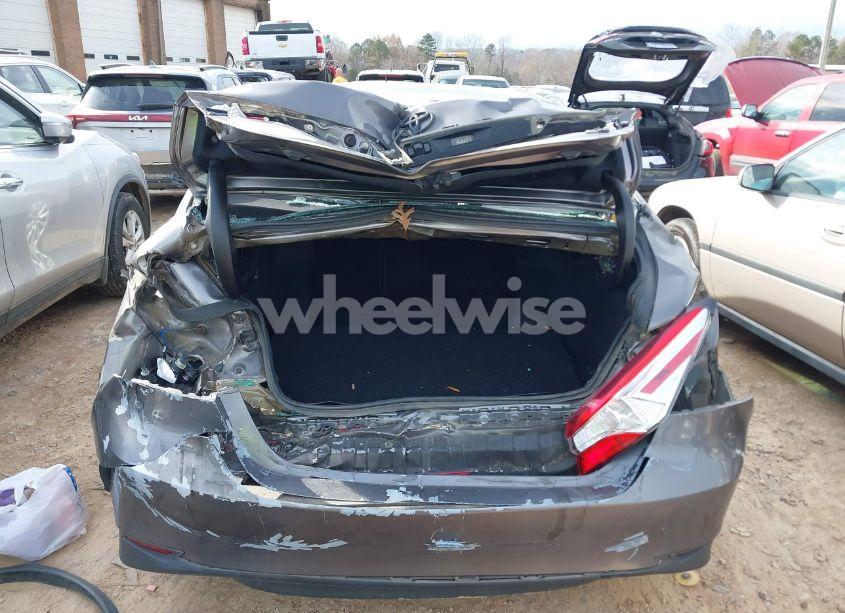 Photo 16 of 2018 Toyota Camry LE (VIN 4T1B11HK7JU019104)