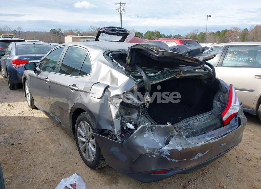 Photo 3 of 2018 Toyota Camry LE (VIN 4T1B11HK7JU019104)