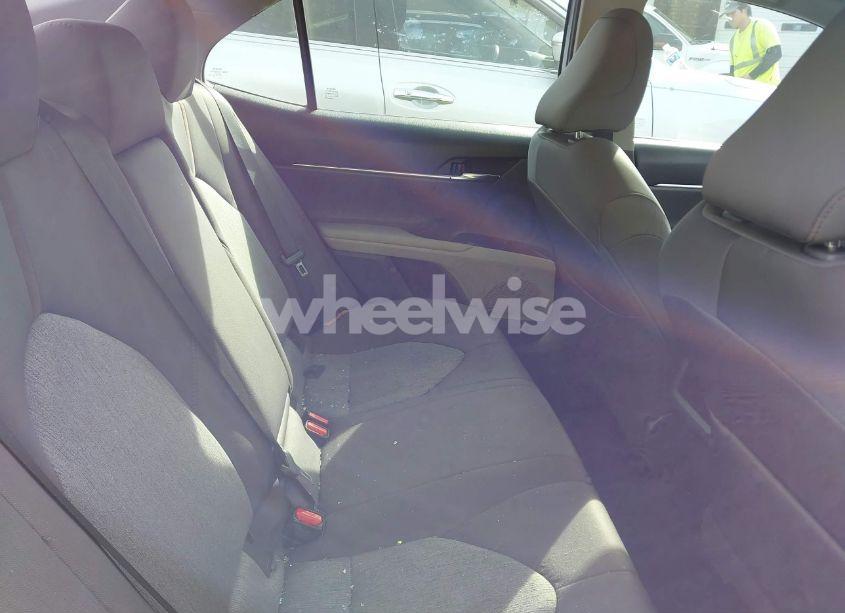 Photo 8 of 2018 Toyota Camry LE (VIN 4T1B11HK7JU019104)