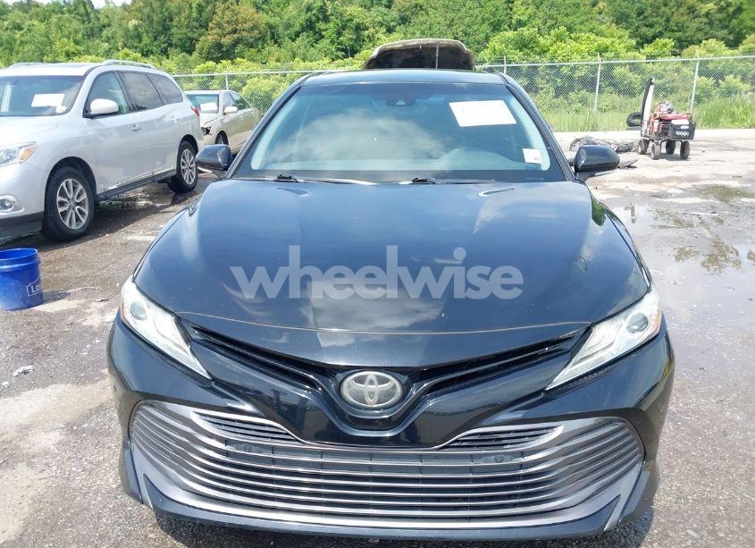 Photo 12 of 2018 Toyota Camry XLE (VIN 4T1B11HK7JU020611)