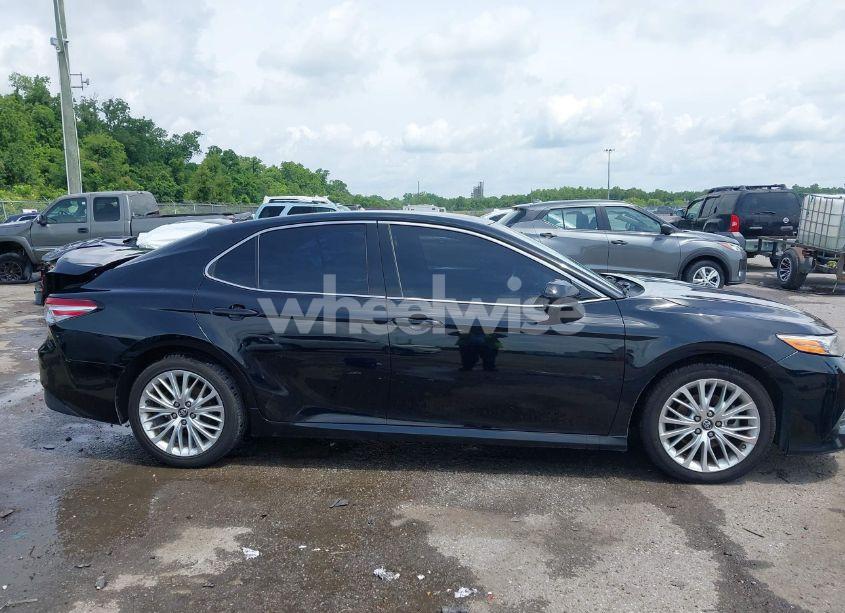 Photo 13 of 2018 Toyota Camry XLE (VIN 4T1B11HK7JU020611)