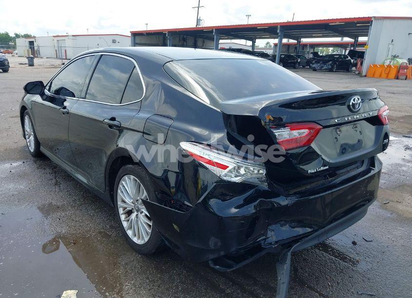 Photo 3 of 2018 Toyota Camry XLE (VIN 4T1B11HK7JU020611)