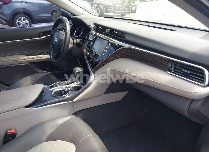 Photo 5 of 2018 Toyota Camry XLE (VIN 4T1B11HK7JU020611)