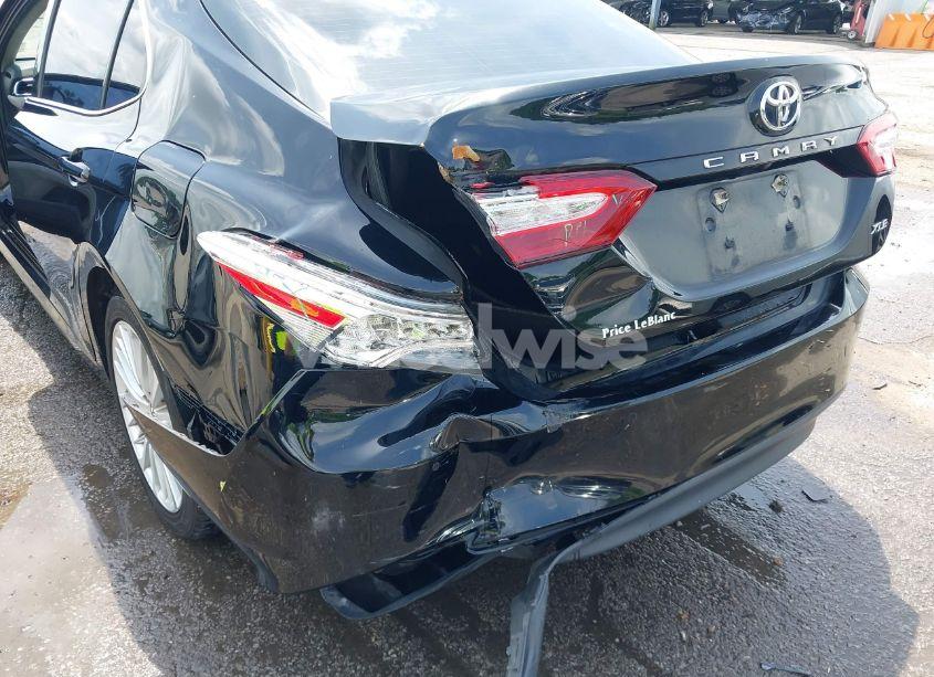 Photo 6 of 2018 Toyota Camry XLE (VIN 4T1B11HK7JU020611)