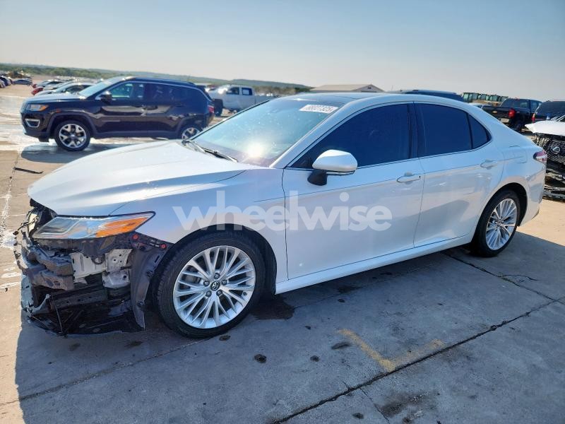 Photo 10 of 2018 TOYOTA CAMRY L (VIN 4T1B11HK7JU025582)