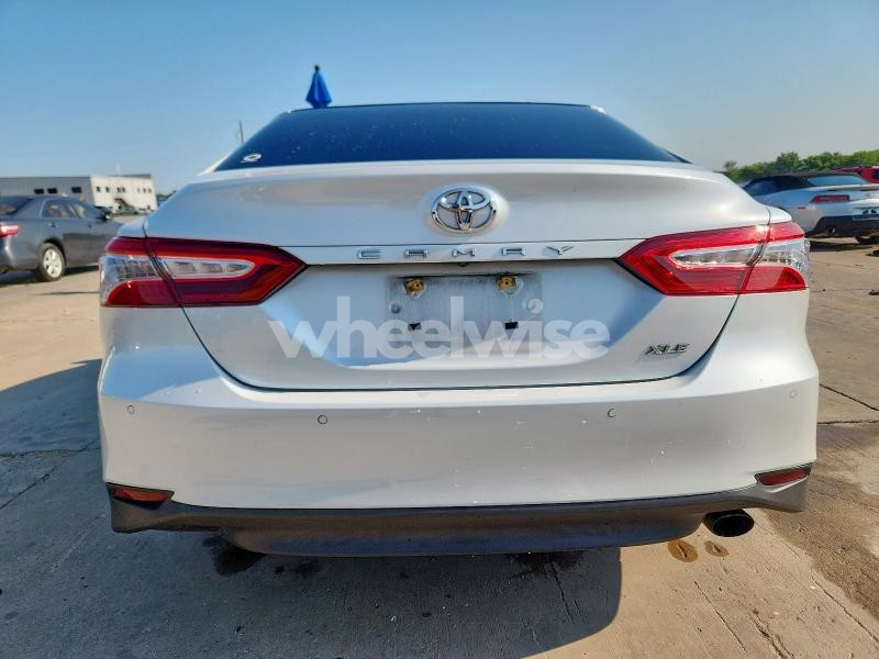 Photo 11 of 2018 TOYOTA CAMRY L (VIN 4T1B11HK7JU025582)