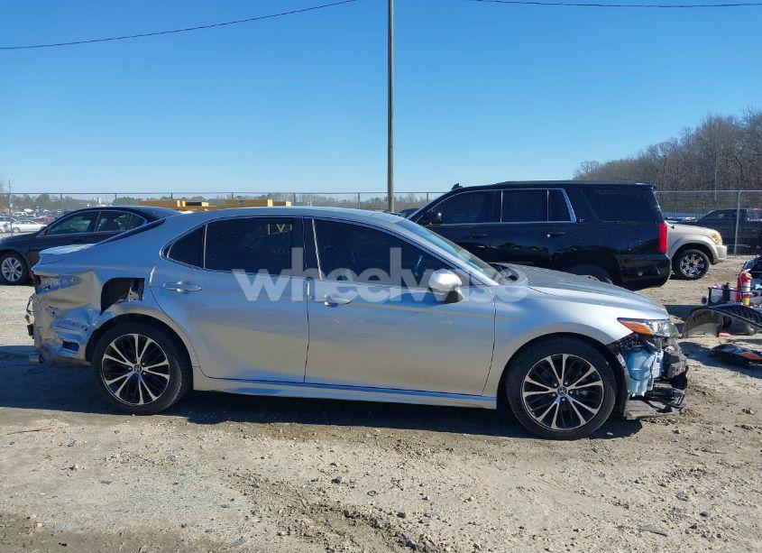 Photo 14 of 2018 Toyota Camry SE (VIN 4T1B11HK7JU029213)