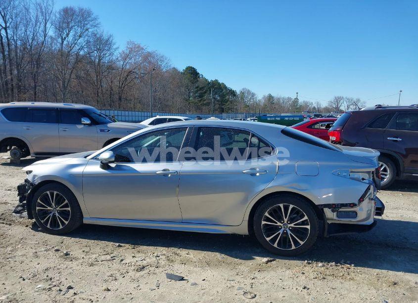 Photo 15 of 2018 Toyota Camry SE (VIN 4T1B11HK7JU029213)