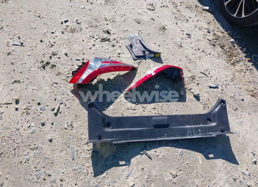 Photo 18 of 2018 Toyota Camry SE (VIN 4T1B11HK7JU029213)