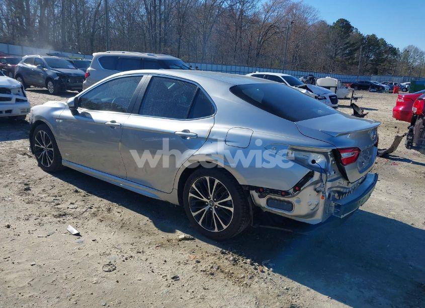 Photo 3 of 2018 Toyota Camry SE (VIN 4T1B11HK7JU029213)