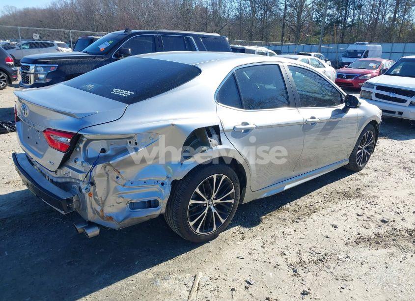Photo 4 of 2018 Toyota Camry SE (VIN 4T1B11HK7JU029213)
