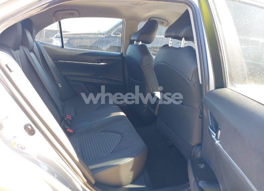 Photo 8 of 2018 Toyota Camry SE (VIN 4T1B11HK7JU029213)