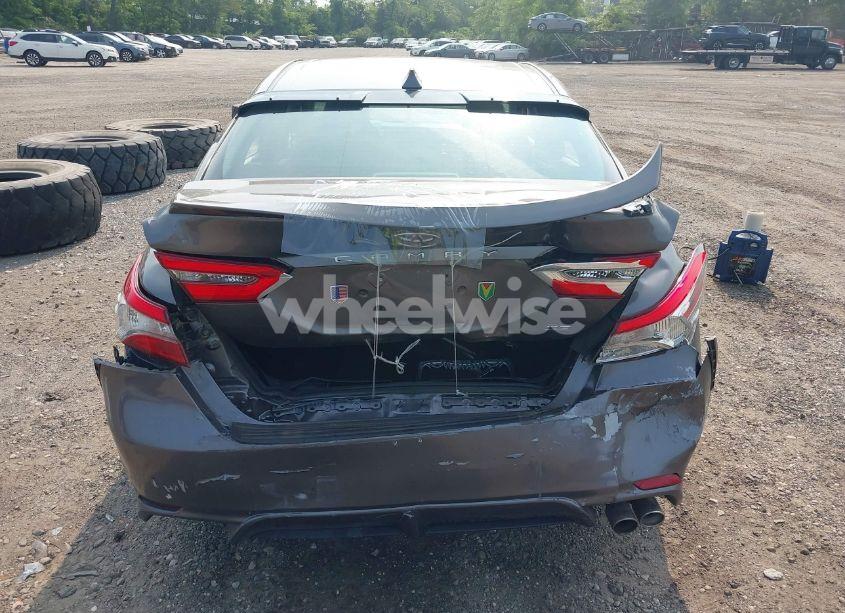 Photo 16 of 2018 Toyota Camry SE (VIN 4T1B11HK7JU033701)