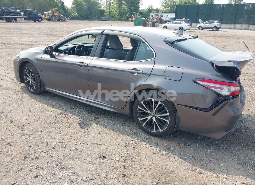 Photo 3 of 2018 Toyota Camry SE (VIN 4T1B11HK7JU033701)