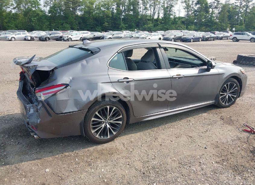 Photo 4 of 2018 Toyota Camry SE (VIN 4T1B11HK7JU033701)