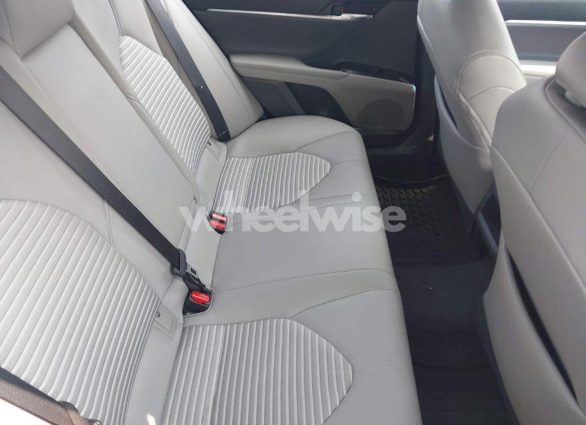 Photo 8 of 2018 Toyota Camry SE (VIN 4T1B11HK7JU033701)