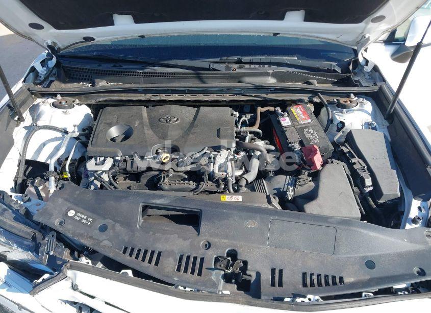 Photo 10 of 2018 Toyota Camry SE (VIN 4T1B11HK7JU033942)