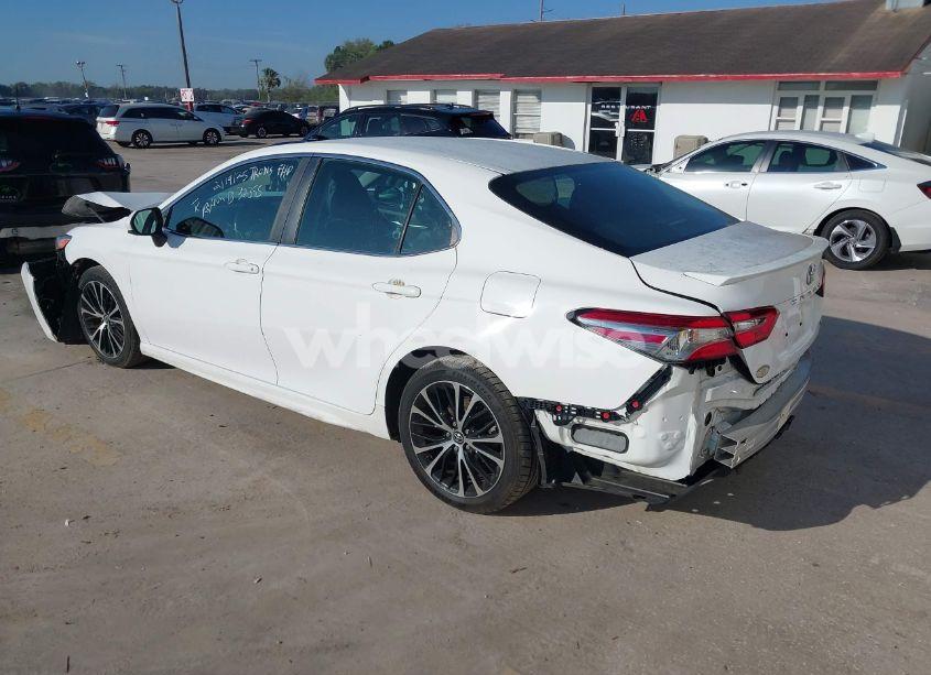 Photo 3 of 2018 Toyota Camry SE (VIN 4T1B11HK7JU033942)