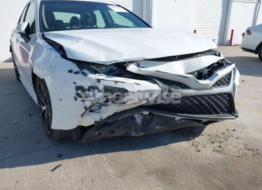 Photo 6 of 2018 Toyota Camry SE (VIN 4T1B11HK7JU033942)