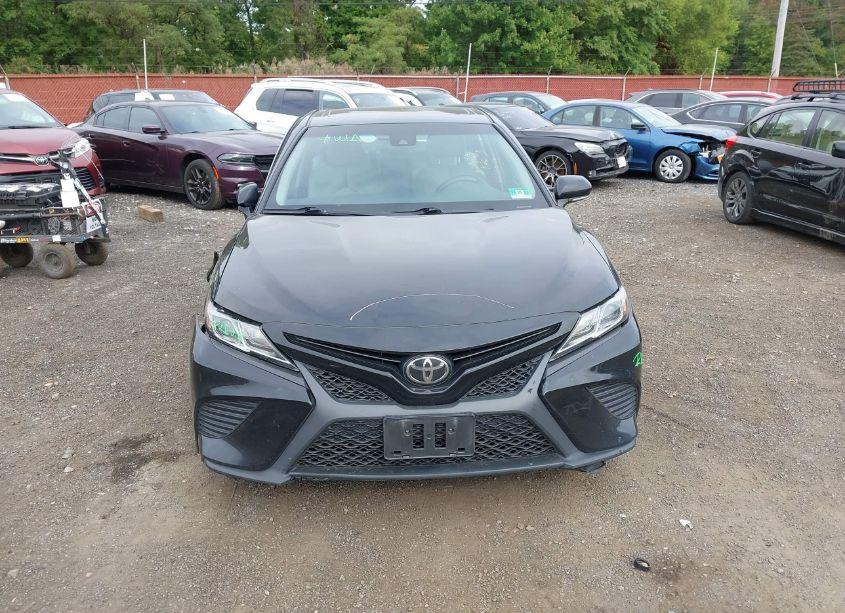 Photo 12 of 2018 Toyota Camry SE (VIN 4T1B11HK7JU042429)
