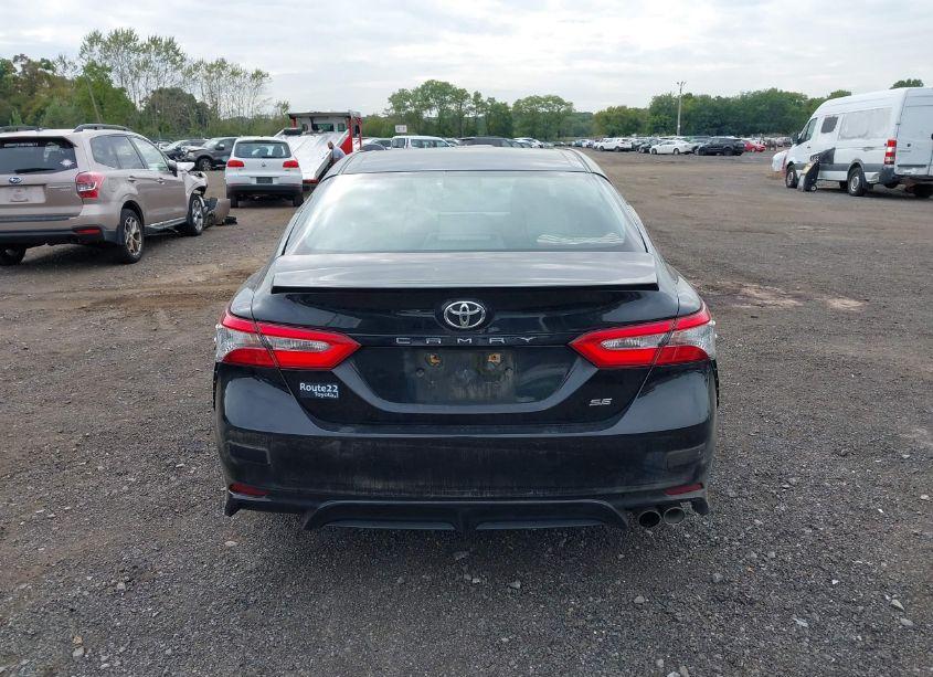 Photo 16 of 2018 Toyota Camry SE (VIN 4T1B11HK7JU042429)
