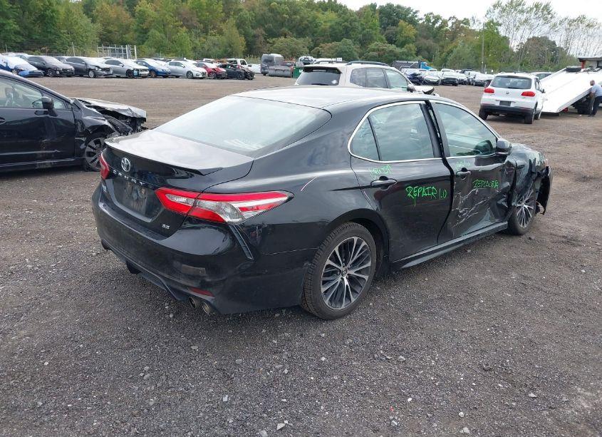 Photo 4 of 2018 Toyota Camry SE (VIN 4T1B11HK7JU042429)