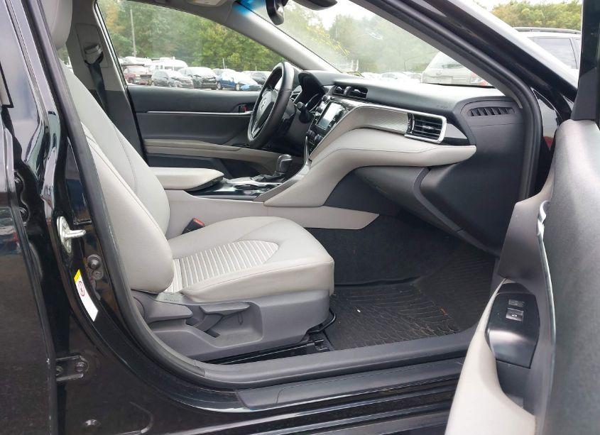 Photo 5 of 2018 Toyota Camry SE (VIN 4T1B11HK7JU042429)