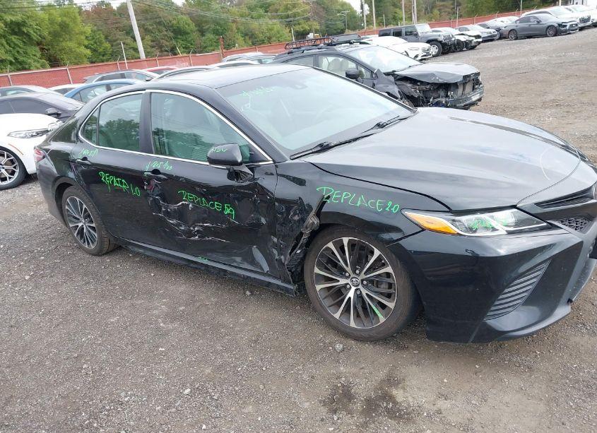 Photo 6 of 2018 Toyota Camry SE (VIN 4T1B11HK7JU042429)