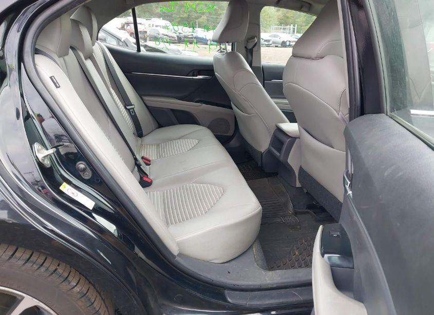 Photo 8 of 2018 Toyota Camry SE (VIN 4T1B11HK7JU042429)