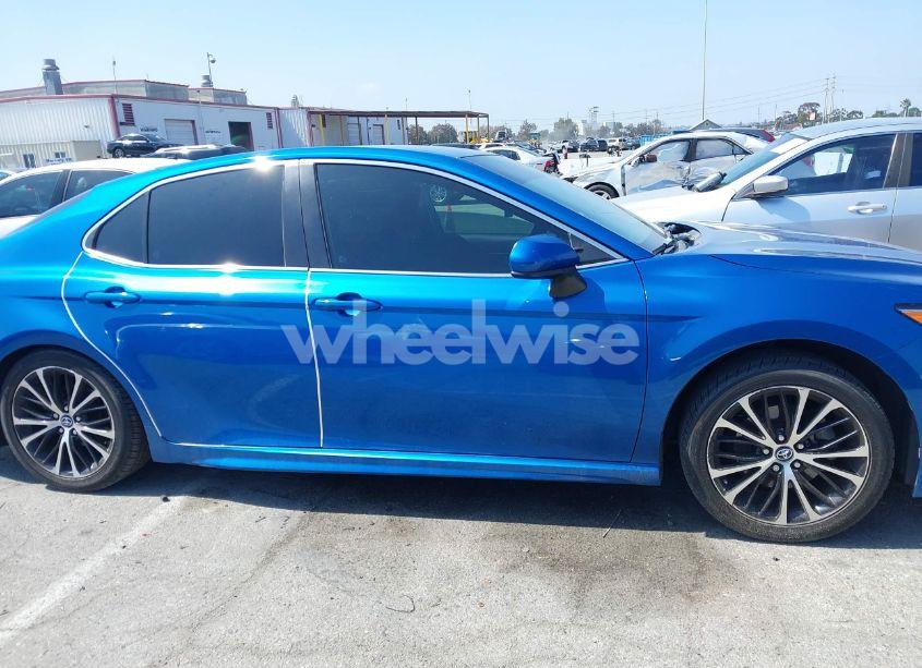 Photo 13 of 2018 Toyota Camry SE (VIN 4T1B11HK7JU062809)