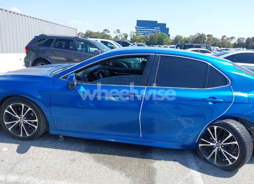 Photo 14 of 2018 Toyota Camry SE (VIN 4T1B11HK7JU062809)