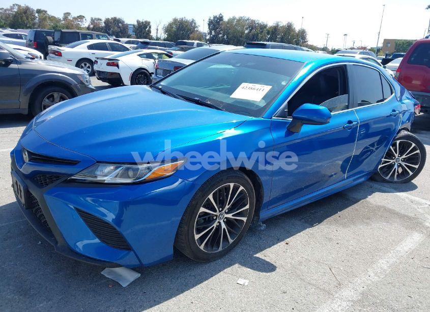 Photo 2 of 2018 Toyota Camry SE (VIN 4T1B11HK7JU062809)