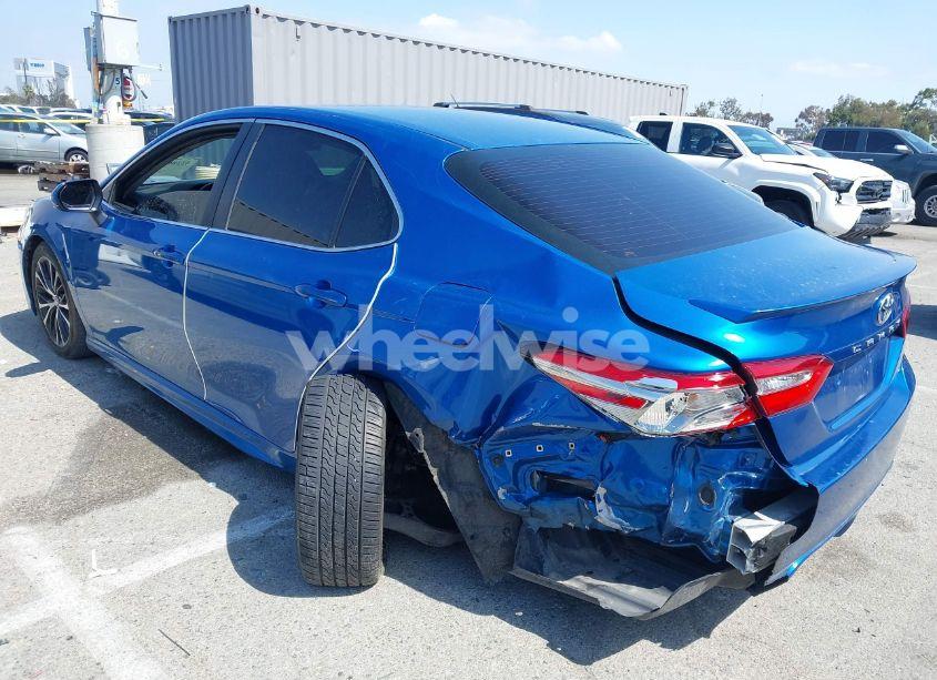 Photo 3 of 2018 Toyota Camry SE (VIN 4T1B11HK7JU062809)