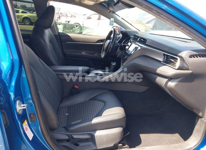 Photo 5 of 2018 Toyota Camry SE (VIN 4T1B11HK7JU062809)