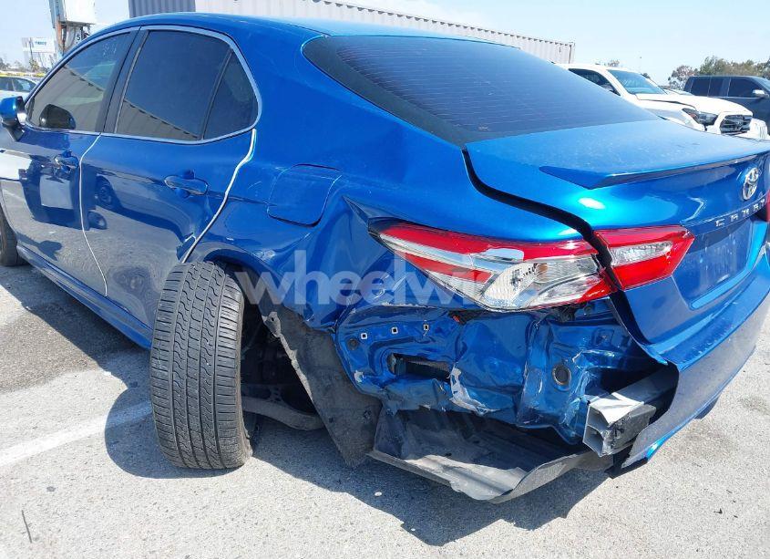 Photo 6 of 2018 Toyota Camry SE (VIN 4T1B11HK7JU062809)